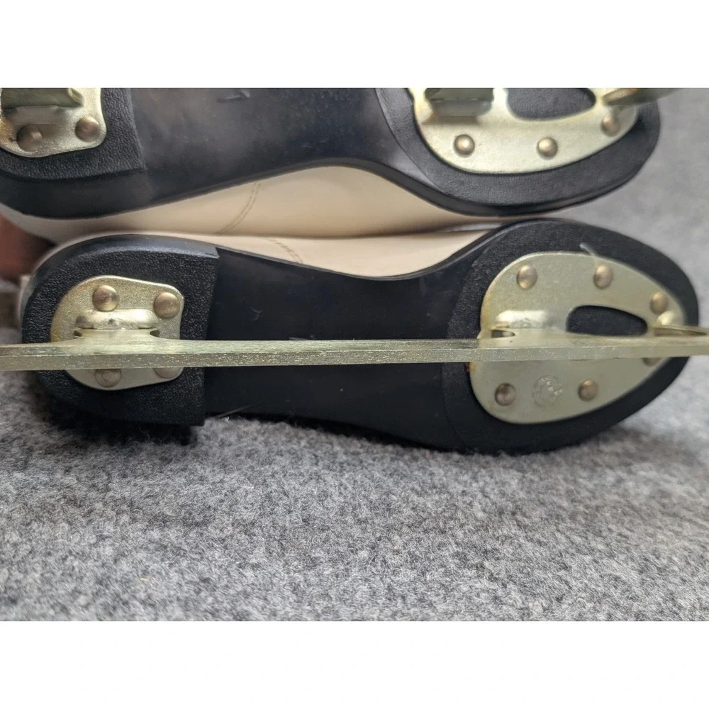 CCM Jamie Sale & David Pelletier Pirouette‎ Girls Youth Size 1 White Ice Skates